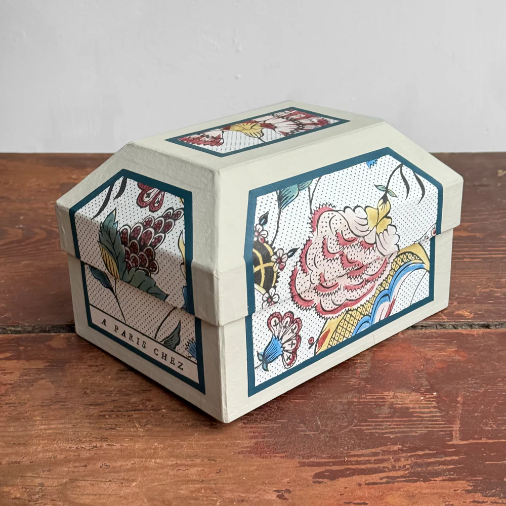 Antoinette Poisson Small Wedding Box in "Jaipur" No. 57A